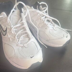 Nike Mens White and Black Low-Top Sneakers likenew cond not sure if worn sz 10.5